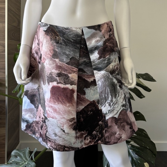 CARVEN Mini Skirt Ocean Beach Coastal Scene Pleated Sz 42 Authentic❤️ - Picture 1 of 7